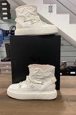Gefütterte und weisse Boots von Pinko