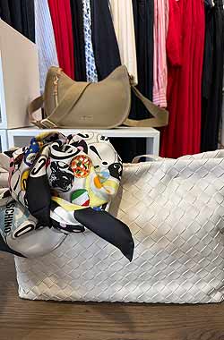 liu-jo-taschen-moschino-seidentuch Taschen von Liu Jo, Seidentuch von Moschino