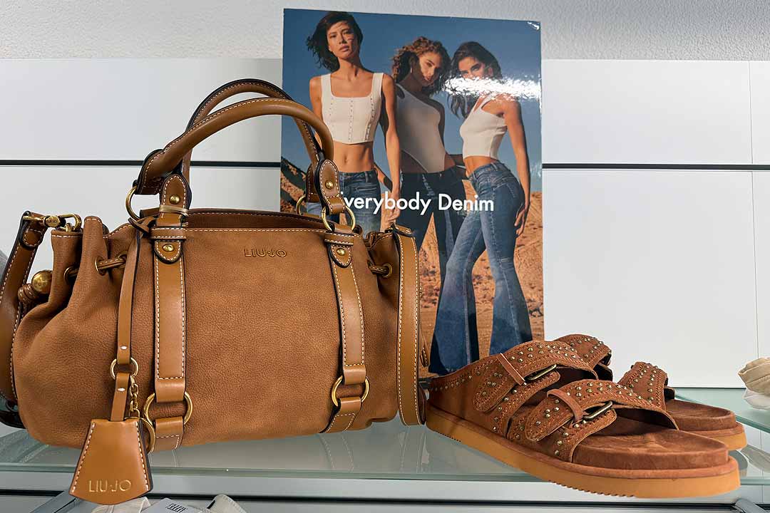 boutique-nove-tasche-liu-jo-sandalen-ash Ledertasche von Liu Jo und Schuhe von ASH