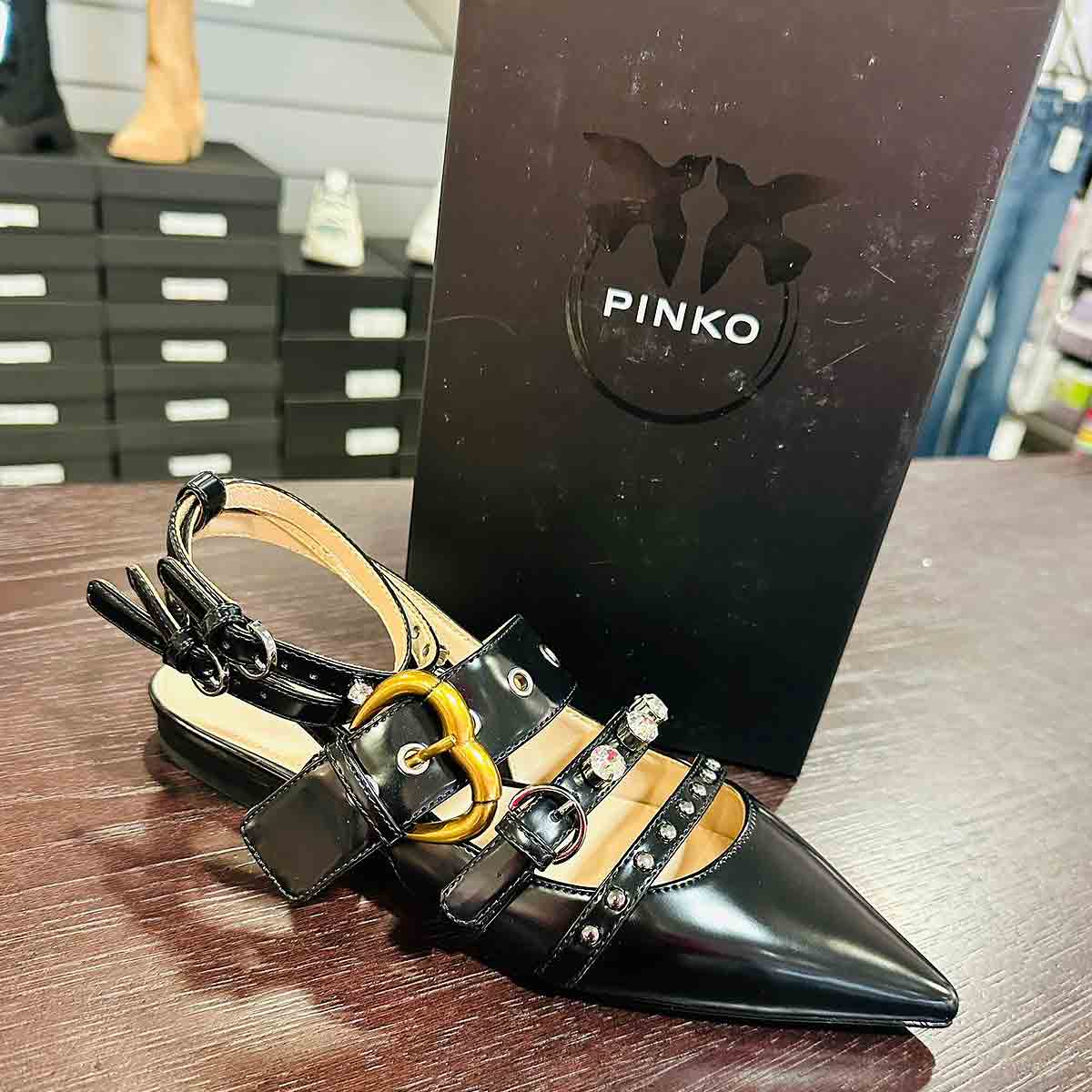 Geschlossene Sandalette in Schwarz von Pinko