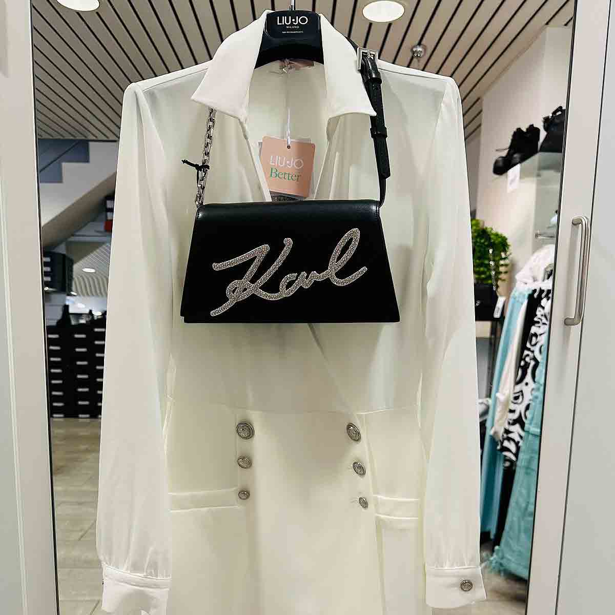 Weisses Kleid von Liu Jo, Tasche von Karl Lagerfeld