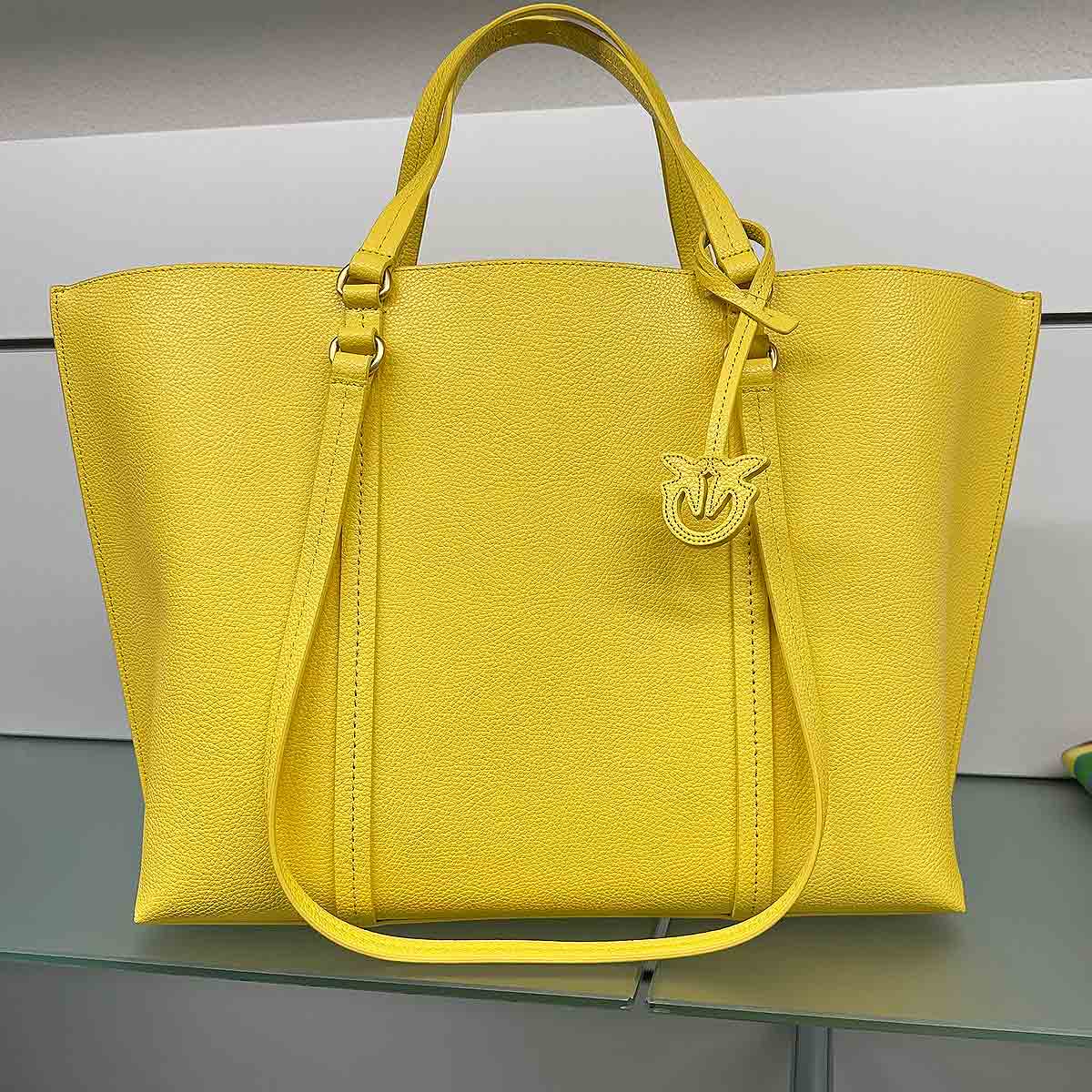 Gelbe Tasche von Pinko