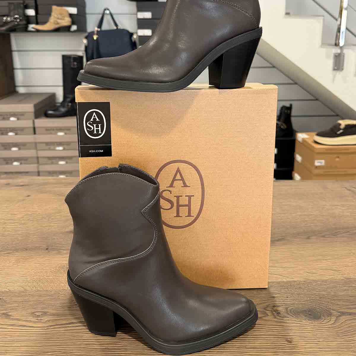 Cowboy-Boots in Schlammfarbe von ASH